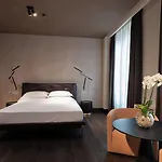 Palazzo Utini Ночето